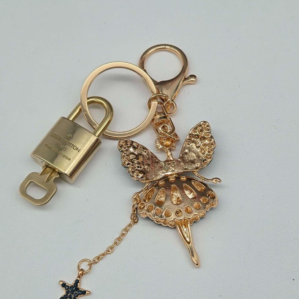 LV Authentic Gold Lock & Key 🔑 Luxury Bag Charm w/ Unbranded Fairy Keychain - Picture 5 of 10